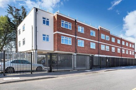 St Martins House Luxury Apartments Ruislip- Apt C