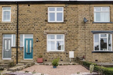 SUNNYMEDE, family friendly, with a garden in Silsden