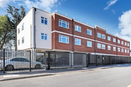 St Martins House Luxury Apartments Ruislip- Apt D