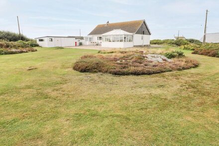 MOORSIDE, pet friendly, country holiday cottage in Trearddur Bay