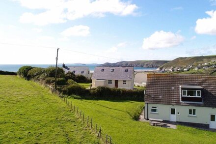 PRIMROSE COTTAGE, family friendly, with a garden in Newgale