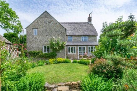 Rainbow Cottage in Litton Cheney