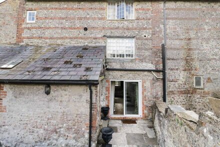 MILL HOUSE, pet friendly, character holiday cottage in Maiden Newton