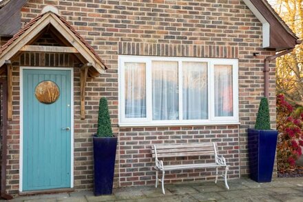 Stylish & cosy annexe in pretty sailing village