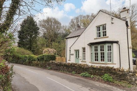 THE OLD POST HOUSE AT LOW STOTT PARK, pet friendly in Newby Bridge