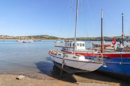 23 CHAPEL STREET, pet friendly, character holiday cottage in Conwy