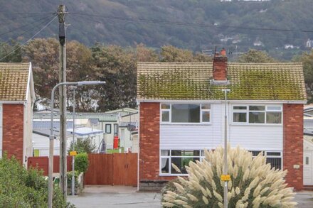 TY HAF SUMMERHOUSE, pet friendly, with a garden in Prestatyn