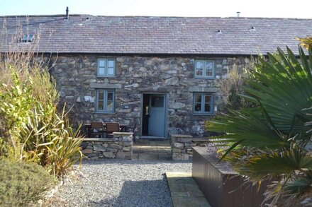 The Hay Barn - Exclusive 2 bedroom stone cottage