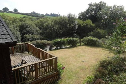 Lodge With Sun Deck & Enclosed Garden.  Access to nearby private fishing lakes