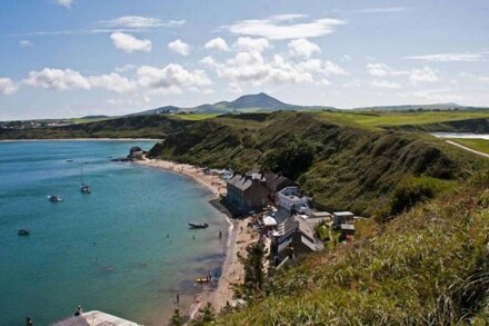 The Threshing Barn -  a llyn peninsula that sleeps 6 guests  in 3 bedrooms