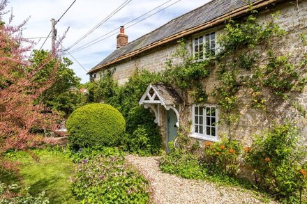 Charming Listed Cottage in rural West Dorset