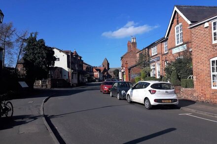 Inviting 3-Bed House in Chester