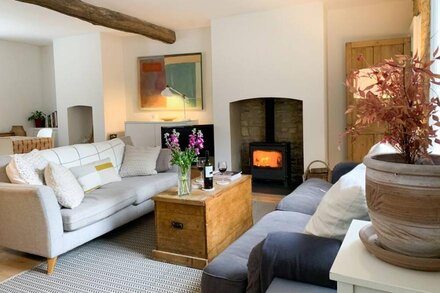 Beautiful Cotswolds cottage in Charlbury - perfect for groups or families