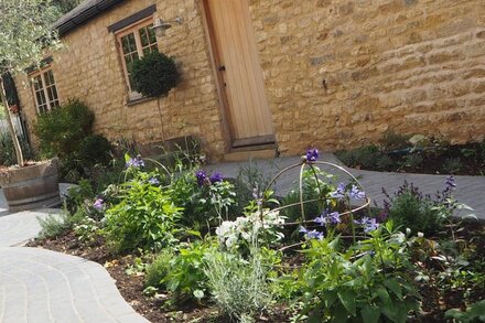 Beautifully restored barn in lovely Northamptonshire Village