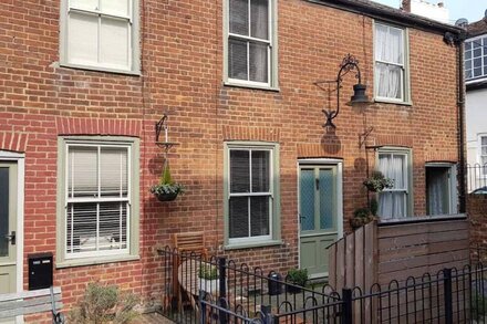 2 Bedroom City Centre Cottage set in a Private Courtyard