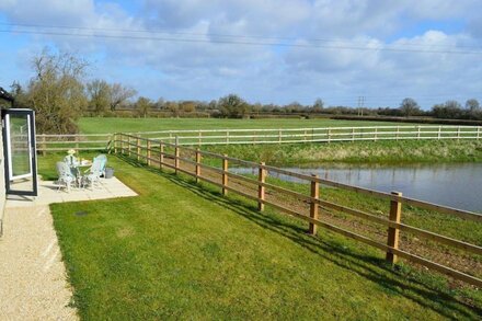 New Barn Conversion near Cotswold Water Park with Optional Hottub