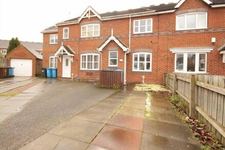 Fantastic 2-Bed House in Hull. Garden, Sky tv.