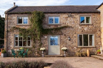 ANVIL COTTAGE - dog friendly cottage set in the rolling North Yorkshire Hills