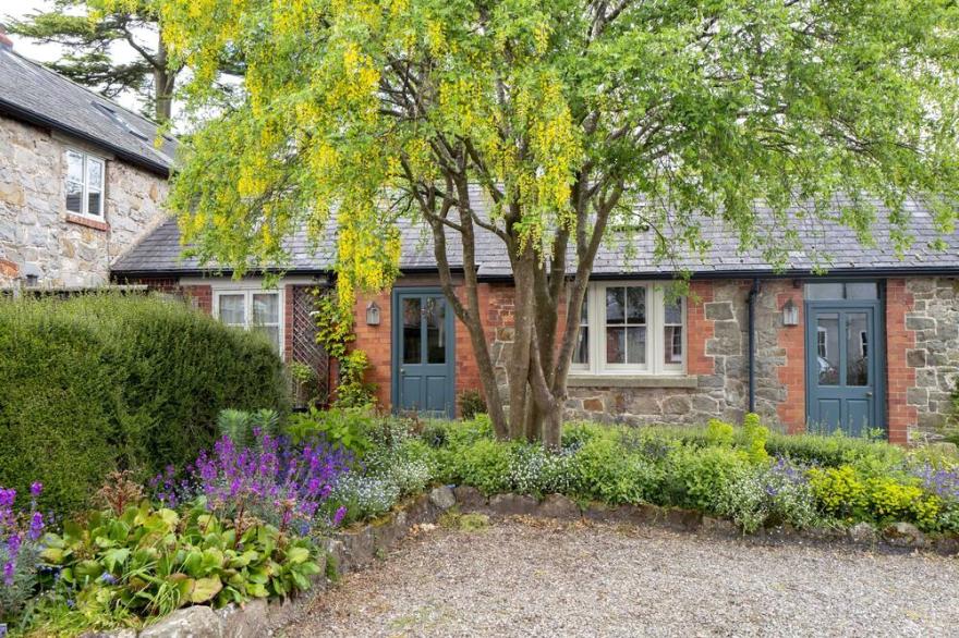 Courtyard Cottage at Underhill House