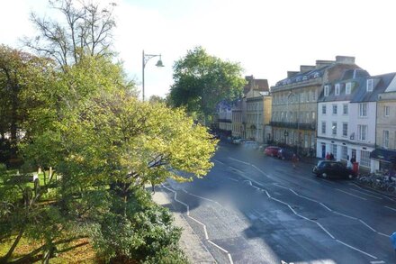 Modern Luxury Apartment in Central Oxford Sleeps 4