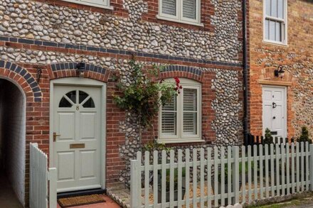 Peacock Cottage - Three Bedroom House, Sleeps 4