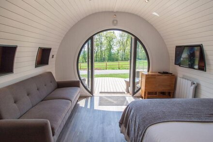 Clover Family Glamping Pod | sleeps 4 - Gold Award winning