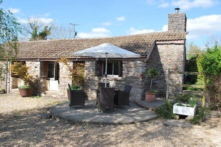 Escape to a lovely vineyard cottage near the Somerset Levels