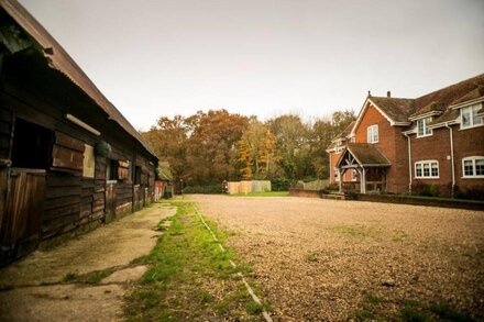 Langford Farmhouse, New Forest National Park w/hot tub