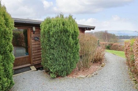 VALLEY VIEW, pet friendly, character holiday cottage in Rhayader