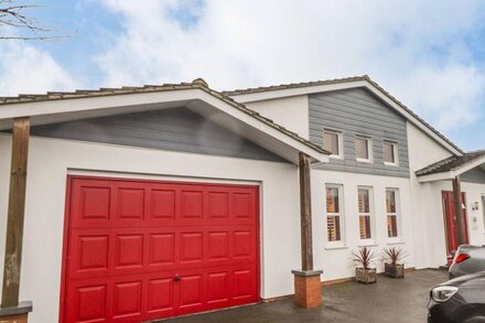 THE OLD FIRE STATION, pet friendly in St Margaret's At Cliffe