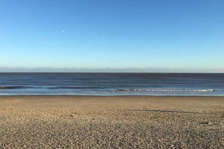 Moray Seaview is a Suffolk coast beach apartment with uninterrupted seaviews