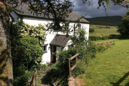 Beautiful Cottage, Spectacular Views - wifi, Sky & Netflix, enclosed garden