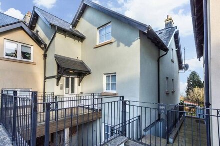 Glan Y Mor - Two Bedroom Apartment, Sleeps 4