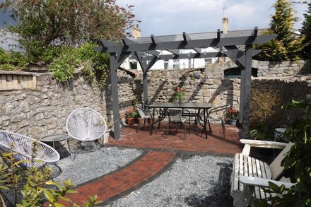 Stunningly renovated townhouse in the heart of Cowbridge, 15 mins from beach