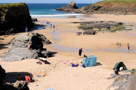 Castaway Cottage in Trevone With Parking And Very Close To the Sandy Beach.