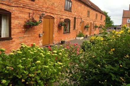 Irelands Farm cottage, in rural setting ideal for exploring central England