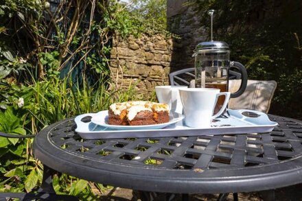 Character Cottage In West Burton village, Wensleydale