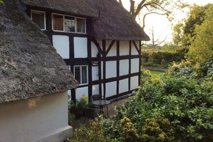 Heron View Riverside Retreat in Peaceful Rural Hamlet near Roman Town, Alcester