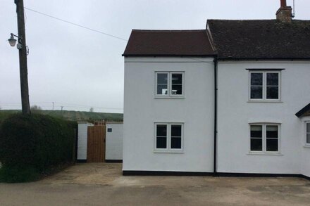 Cosy cottage field views quiet location , kimbolton village Cambridgeshire.