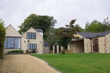 Lovely Cotswolds  farm house on an award winning vineyard with stunning views