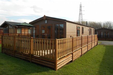 2 Bedroom lodge with leisure facilities, ideal for families, pets considered