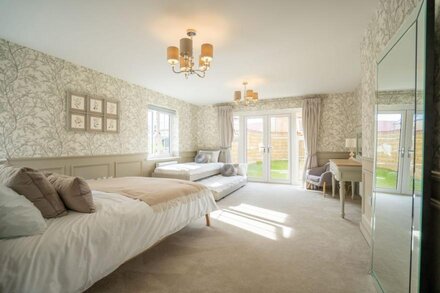 6 Bedroom New Build Detached House in Bicester