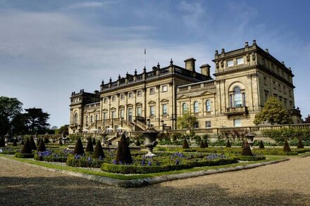 Luxury Grade 2 listed Yorkshire cottage close to open countryside & Harrogate