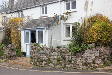 Delighful family owned, grade II listed cottage, 3 bedrooms - sleeps 7