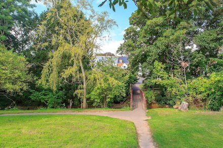 House, Attractive Views Of The Byes, Family and Pet Friendly