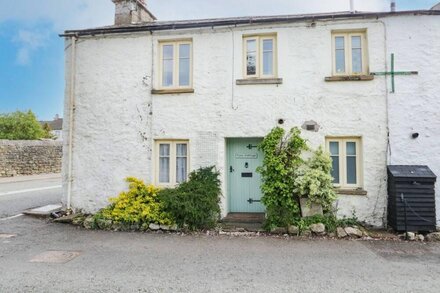 TYEE COTTAGE, pet friendly in Burton-In-Kendal