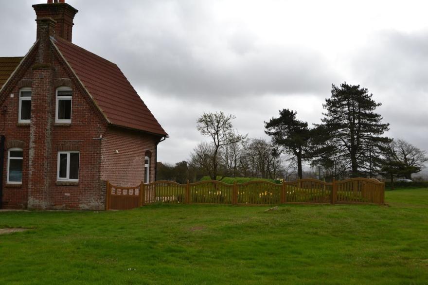 Delightful Cottage with Views of the Purbeck Hills