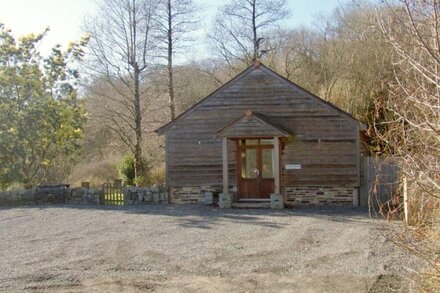 Quirky, rural retreat in secluded setting over-looking wooded valley