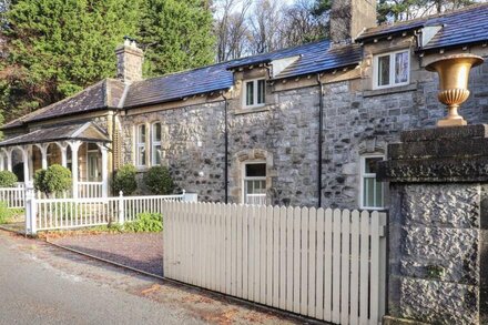 1 THE STABLES, character holiday cottage in Grange-Over-Sands