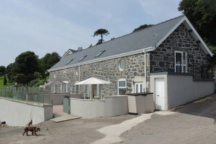 Stunning views of Cardigan Bay, quiet location, dogs welcome on a farm